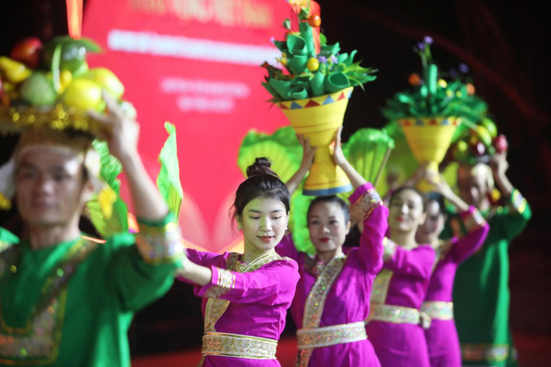 The dance of Cham ethnic minority girls