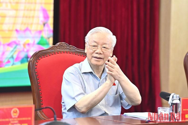 Party chief Nguyen Phu Trong attends the meeting with voters in Hanoi's constituency No.1.