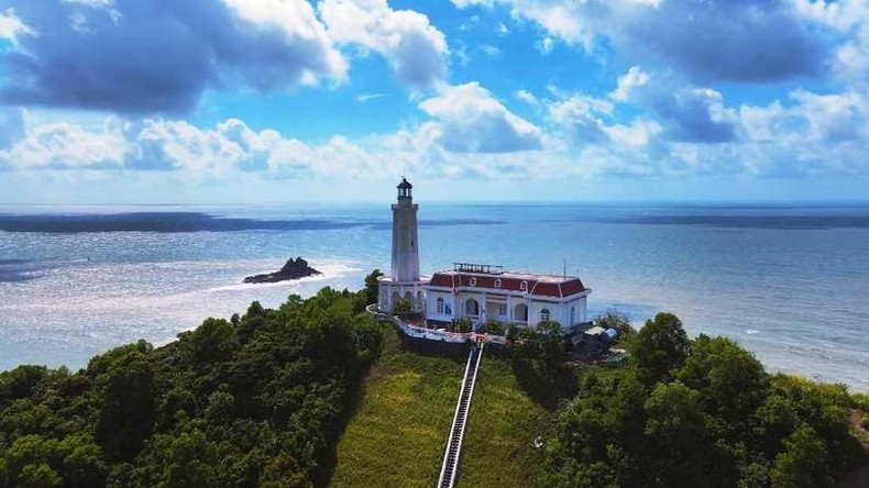 Vinh Thuc lighthouse (Photo: mongcai.gov.vn) Vinh Thuc lighthouse (Photo: mongcai.gov.vn)