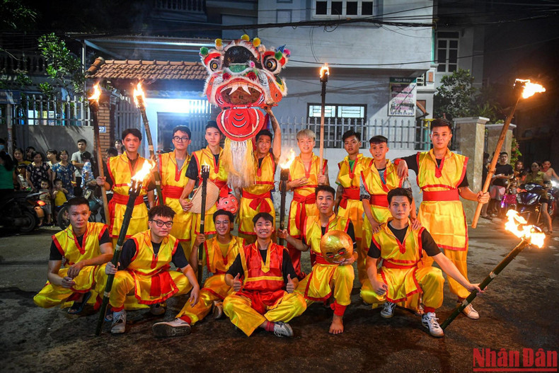 Villager Van Tuyen said the costs for training activities and equipment for the lion dances were donated by the villagers. Villager Van Tuyen said the costs for training activities and equipment for the lion dances were donated by the villagers.
