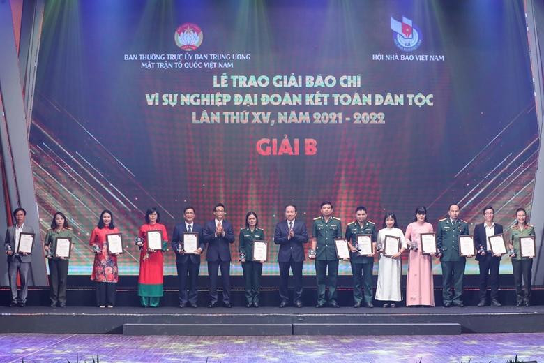 B prize winners are honoured. (Photo: dangcongsan.vn)