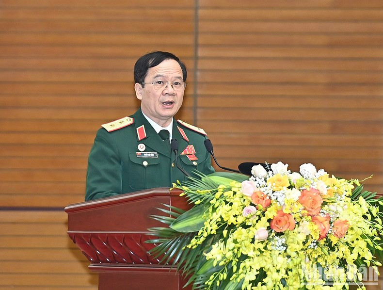 Lieutenant General Khuat Viet Dung, Vice Chairman of the sixth-tenure VWVA, delivers a report at the congress.