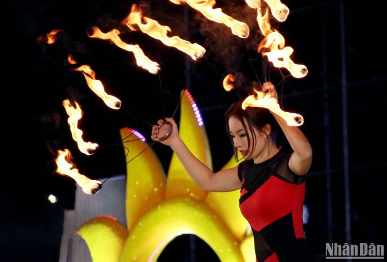A dance with fire. (Photo: NDO)