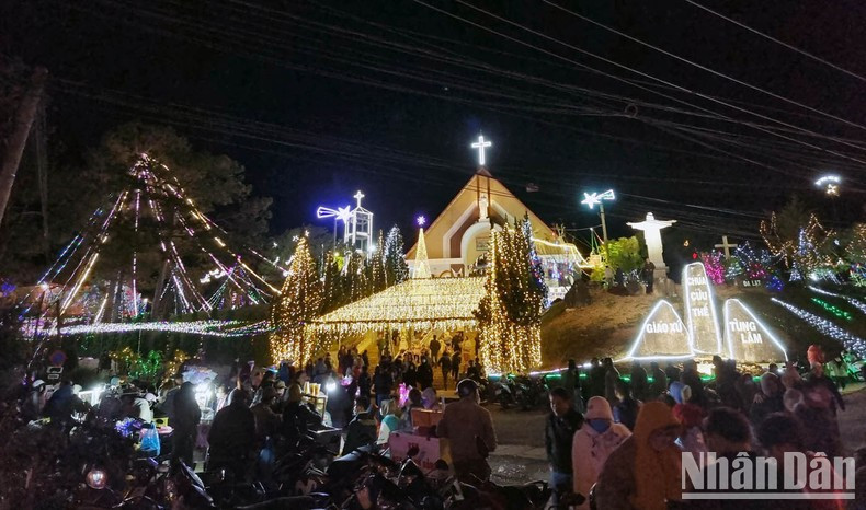Tung Lam Parish Church Diocese on Christmas Eve.