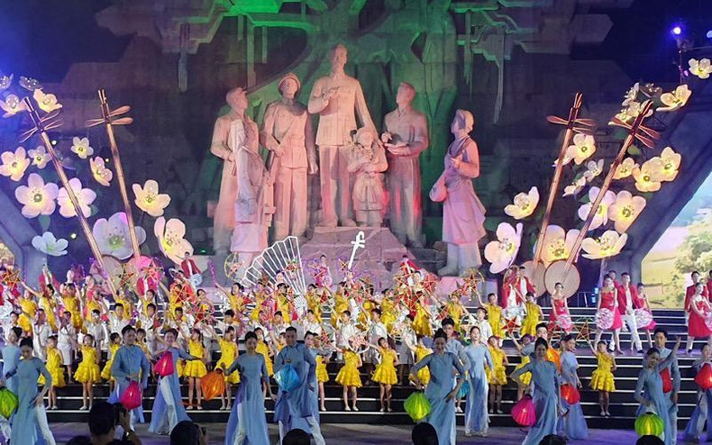 The ceremony to honour Then singing as an intangible cultural heritage of humanity. (Photo: NDO) The ceremony to honour Then singing as an intangible cultural heritage of humanity. (Photo: NDO)