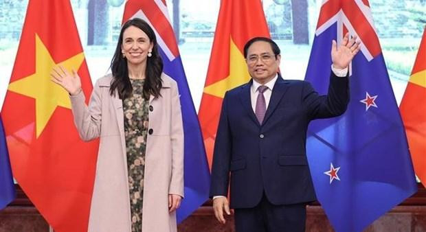 Prime Minister Pham Minh Chinh (right) and Prime Minister of New Zealand Jacinda Ardern. (Photo: VNA)