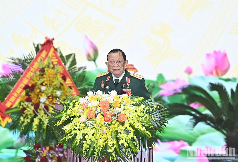 Chairman of the sixth-tenure VWVA Nguyen Van Duoc made a speech to open the congress.