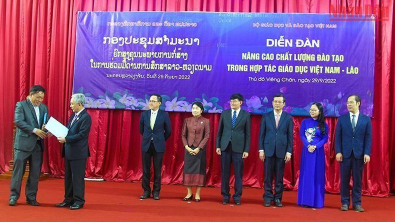 At the forum on improving training quality in education cooperation between Vietnam and Laos. (Photo: NDO)
