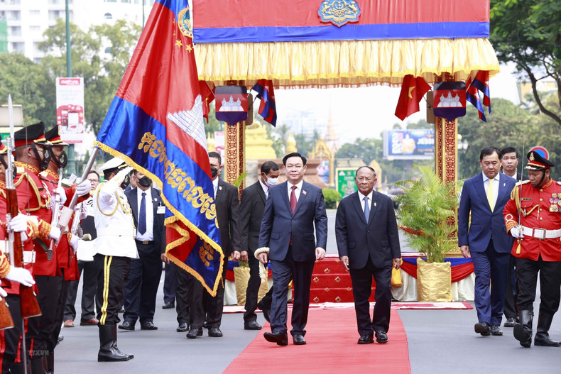 The official welcome ceremony for Vietnamese top legislator Vuong Dinh Hue. (Photo: VNA)