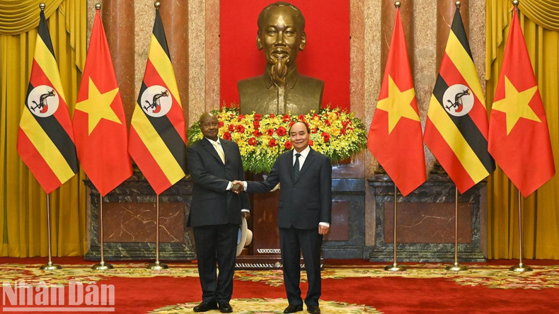 President Nguyen Xuan Phuc and Ugandan President Yoweri Kaguta Museveni at the welcome ceremony
