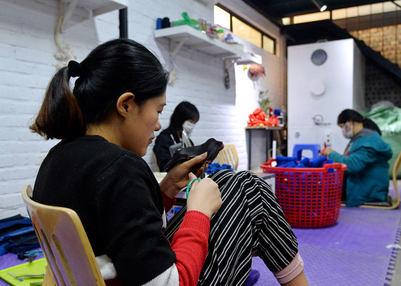 The company always educates its staff to understand that: People with disabilities can make good products, only by that will they remove their barriers of inferiority and society's stereotypes. The company always educates its staff to understand that: People with disabilities can make good products, only by that will they remove their barriers of inferiority and society's stereotypes.