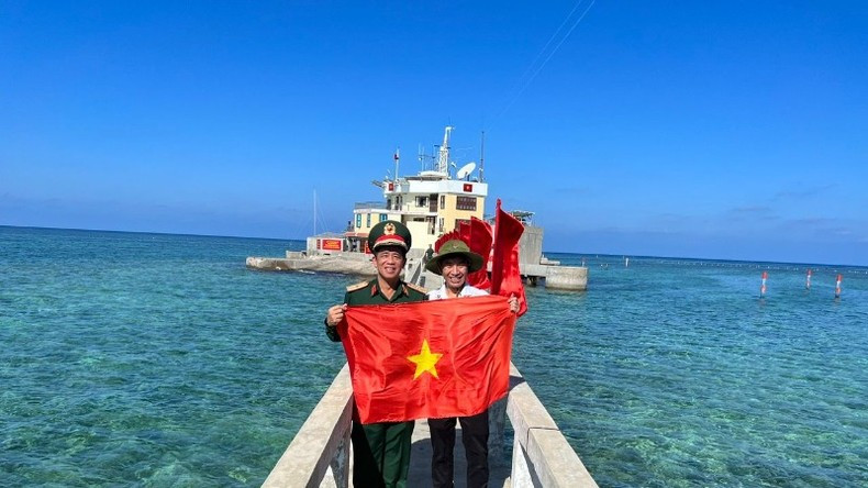 The idea for the exhibition originated from Dr. Le Lam’s trip to Truong Sa (Spratly).