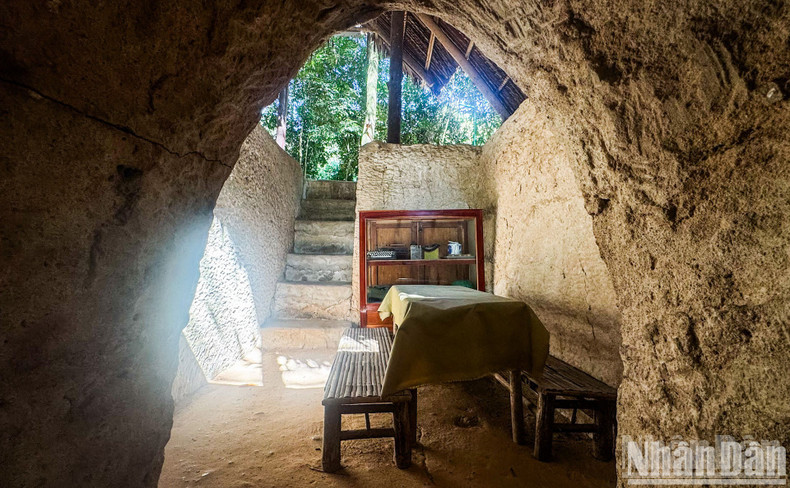 Life inside the Cu Chi Tunnels was extremely difficult. Life inside the Cu Chi Tunnels was extremely difficult.