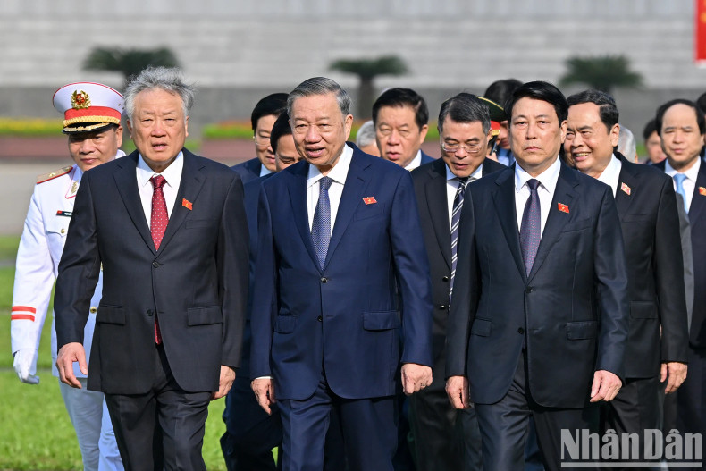 Following the ceremony, Party and State leaders exchange brief conversations en route back to the NA House to attend the preparatory session.