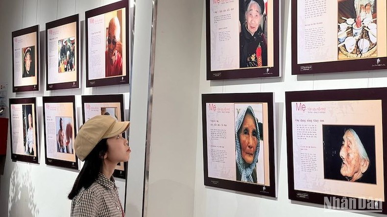 Each photo features a mother, a life story, a sacrifice that stirs deep emotions in the viewer. Each photo features a mother, a life story, a sacrifice that stirs deep emotions in the viewer.