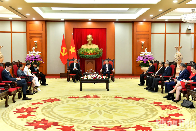 An overview of the reception.