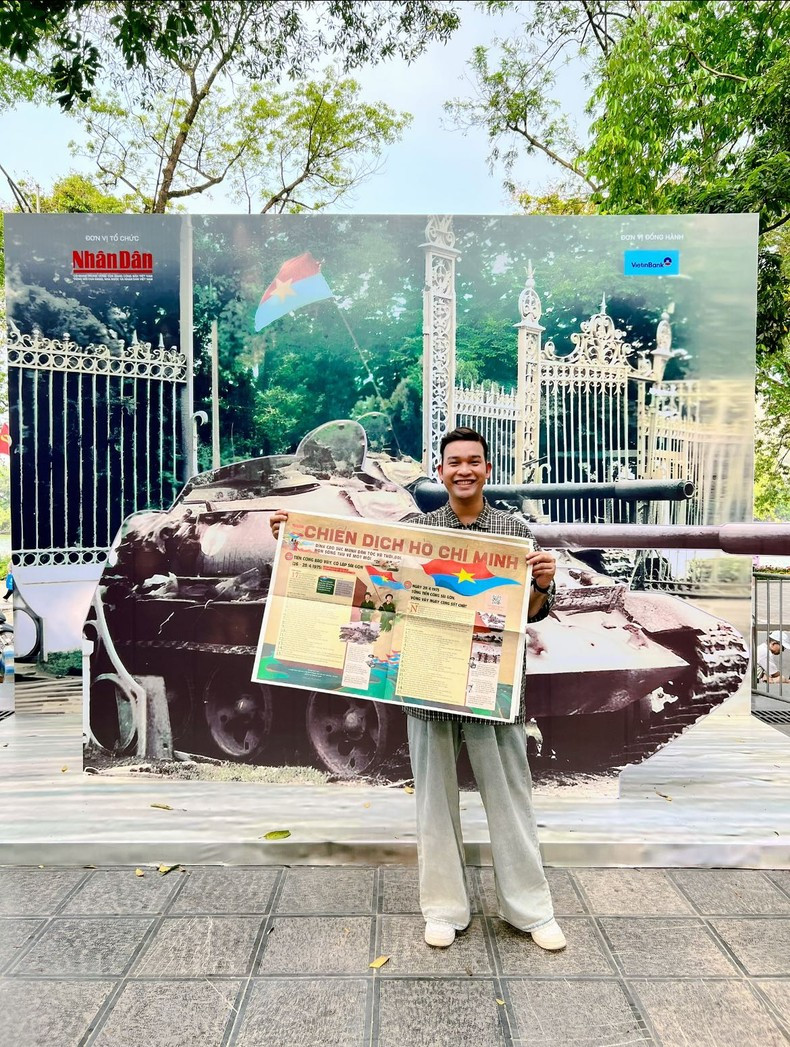 Bui Ngoc Cong is excited about the supplement. (Photo courtesy of Cong’s fanpage)