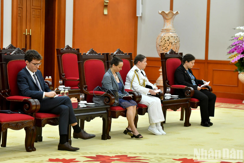 Delegates accompanying Ambassador Olivier Brochet attend the meeting.