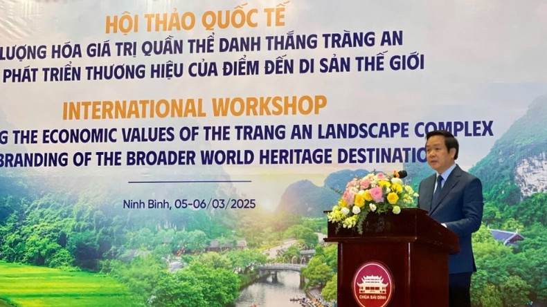 Chairman of Ninh Binh Provincial People’s Committee Pham Quang Ngoc speaks at the workshop. Chairman of Ninh Binh Provincial People’s Committee Pham Quang Ngoc speaks at the workshop.