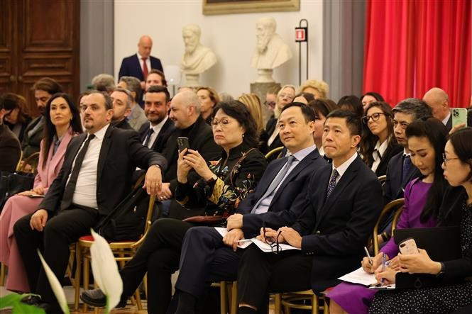 The conference brought together more than 120 delegates from diplomatic missions, government agencies, and businesses. (Photo: VNA) The conference brought together more than 120 delegates from diplomatic missions, government agencies, and businesses. (Photo: VNA)