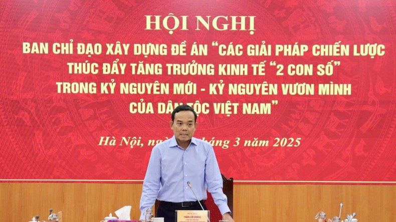 Head of the PCC’s Commission for Policies and Strategies Tran Luu Quang speaks at the meeting. Head of the PCC’s Commission for Policies and Strategies Tran Luu Quang speaks at the meeting.