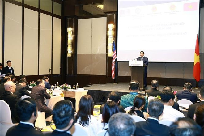Prime Minister Pham Minh Chinh speaks at the Viet Nam–Malaysia Business Meeting in Kuala Lumpur on May 25. (Photo: VNA)