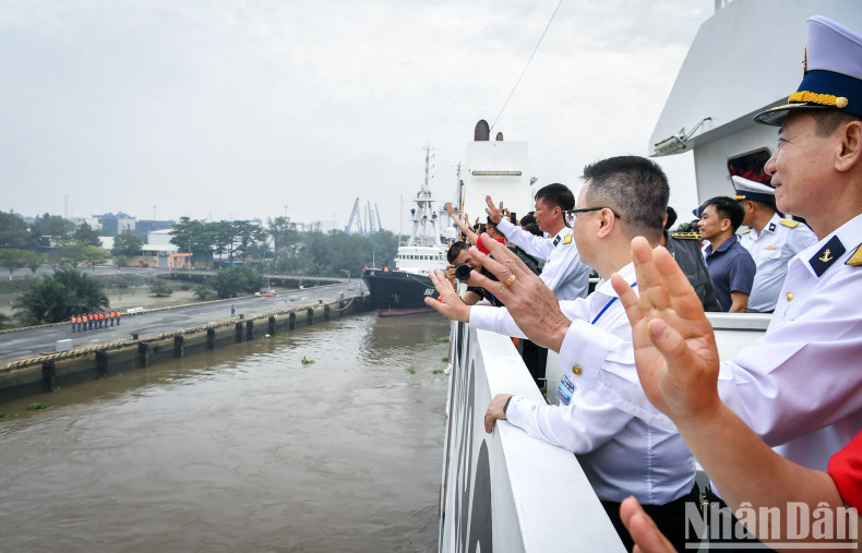Delegation No. 25 set sail from Cat Lai Port (Ho Chi Minh City) with a spirit of determination, carrying the patriotic energy of May’s historic days and the collective will to stand with and support the country’s beloved maritime territories.