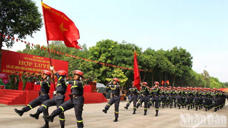 The Fire Fighting and Prevention Police soldiers participate in the joint rehearsal. The Fire Fighting and Prevention Police soldiers participate in the joint rehearsal.