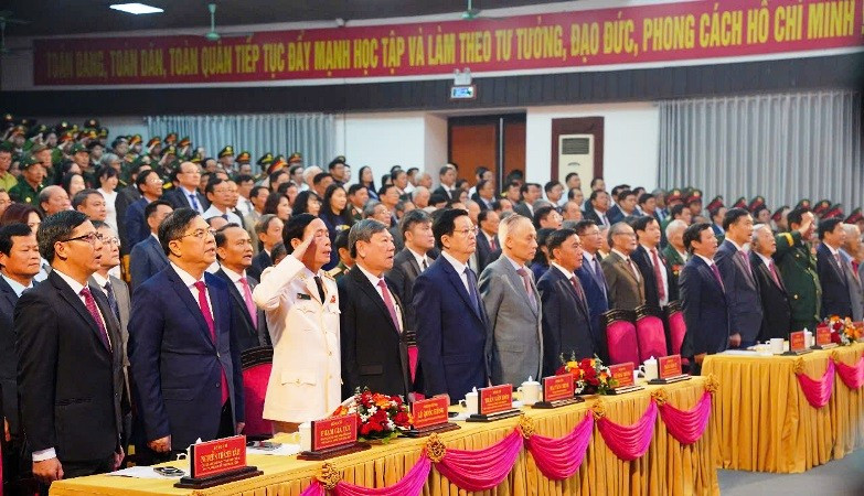 The delegates attend the ceremony.