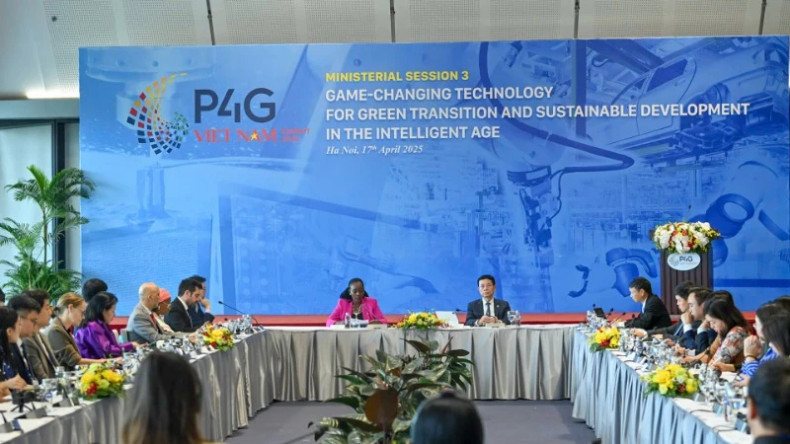 At the ministerial discussion on breakthrough technologies for green transition and sustainable development in the intelligent age. (Photo: DUY LINH/NDO)