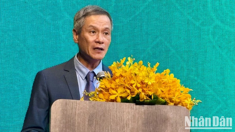 Ambassador Nguyen Minh Vu delivers remarks at the event.