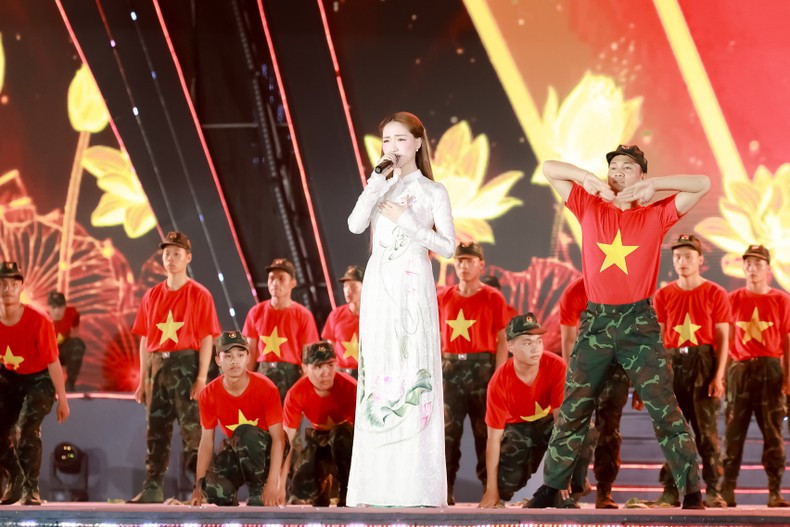 Singer Hoa Minzy is among the featured performers in the programme. Singer Hoa Minzy is among the featured performers in the programme.