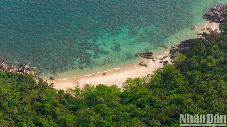The stunning white sand beach, viewed above, reveals its pristine beauty. The stunning white sand beach, viewed above, reveals its pristine beauty.