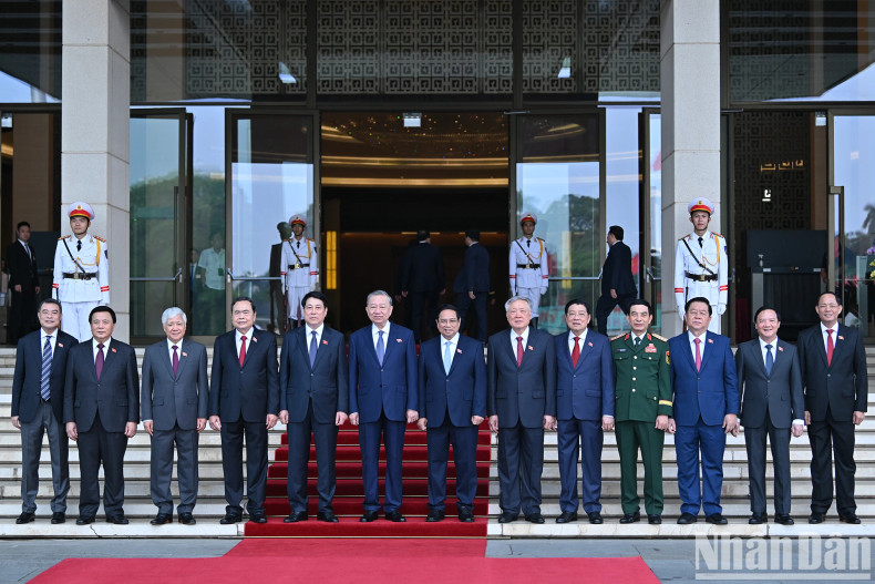 Party and State leaders pose for a photo in front of the NA House.