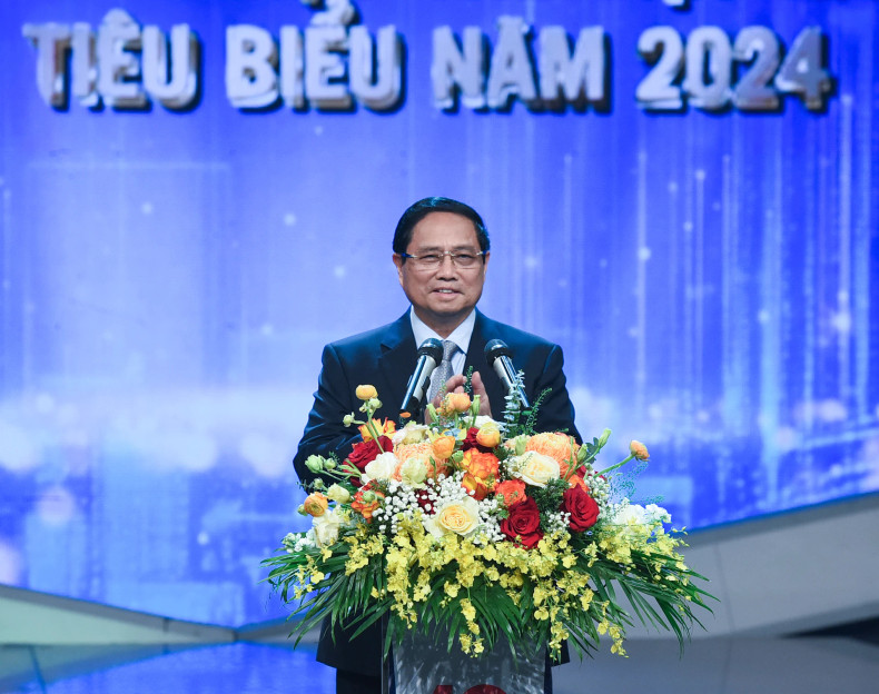 PM Pham Minh Chinh delivers a speech at the ceremony.