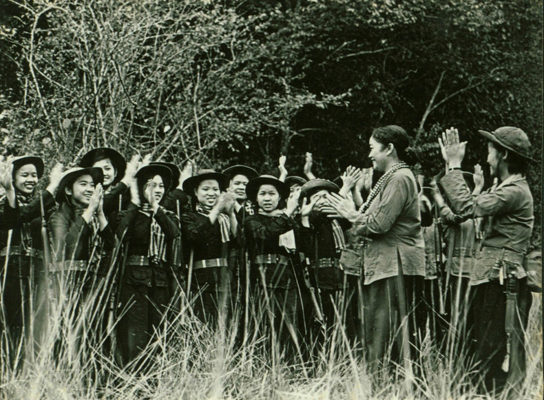 Nguyen Thi Dinh and members of the “Long-Haired Army”. (File photo/Vietnamese Women’s Museum) Nguyen Thi Dinh and members of the “Long-Haired Army”. (File photo/Vietnamese Women’s Museum)