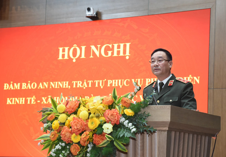 Deputy Minister of Public Security Pham The Tung speaks at the conference.