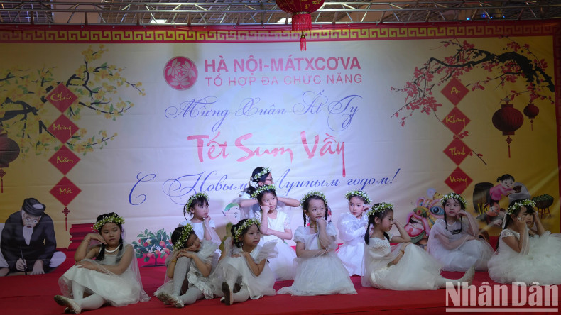 The gathering strengthens the bond among the community in the largest Vietnamese area in Russia. It also provides an opportunity for second and third-generation Vietnamese children in Russia to learn more about the rich culture, customs, and traditions of the Vietnamese people. The gathering strengthens the bond among the community in the largest Vietnamese area in Russia. It also provides an opportunity for second and third-generation Vietnamese children in Russia to learn more about the rich culture, customs, and traditions of the Vietnamese people.