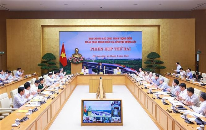 At the second meeting of the Steering Committee for key national railway projects. (Photo: VNA)