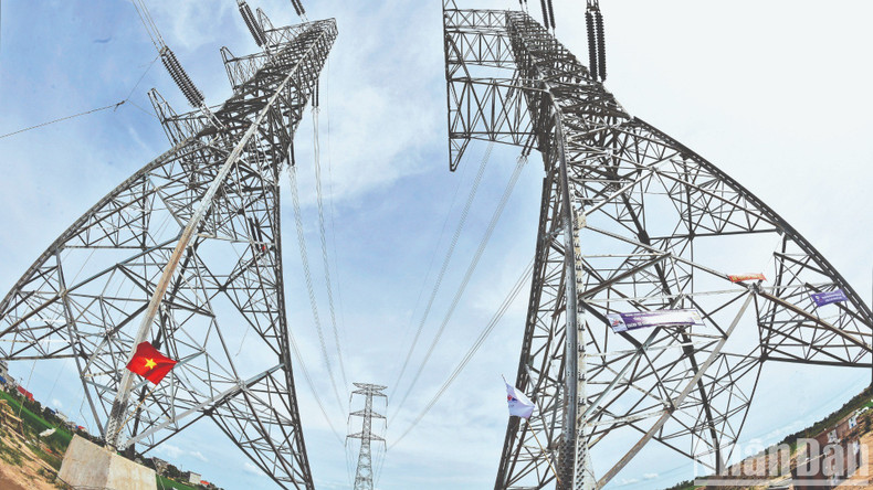 Quang Trach – Pho Noi 500kV circuit-3 power transmission line has a total length of about 519 kilometres, passing through 211 communes and wards of 43 districts and towns in 9 provinces. (Photo: KHANH AN)