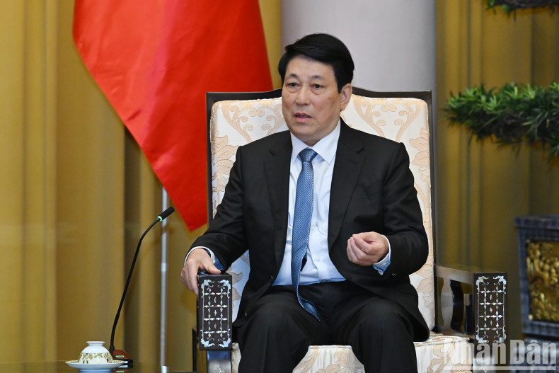 The Vietnamese State leader delivers remarks at the reception. The Vietnamese State leader delivers remarks at the reception.