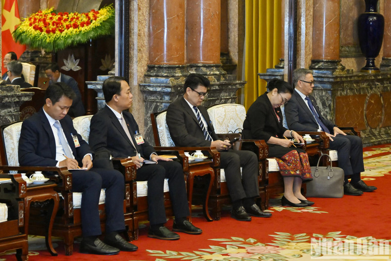 Accompanying delegates of Lao Prime Minister Sonexay Siphandone at the reception. Accompanying delegates of Lao Prime Minister Sonexay Siphandone at the reception.