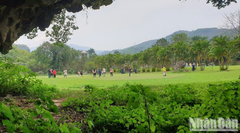 The Journalist Cave is located at the foot of a limestone mountain. In front of the cave entrance, today lies a lush green meadow. (Photo: THU TRANG)
