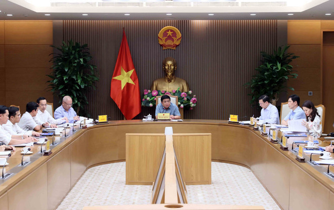 At the meeting between Deputy Prime Minister Nguyen Chi Dung and leaders of ministries, sectors, and the southern province of Kien Giang. (Photo: VNA) At the meeting between Deputy Prime Minister Nguyen Chi Dung and leaders of ministries, sectors, and the southern province of Kien Giang. (Photo: VNA)