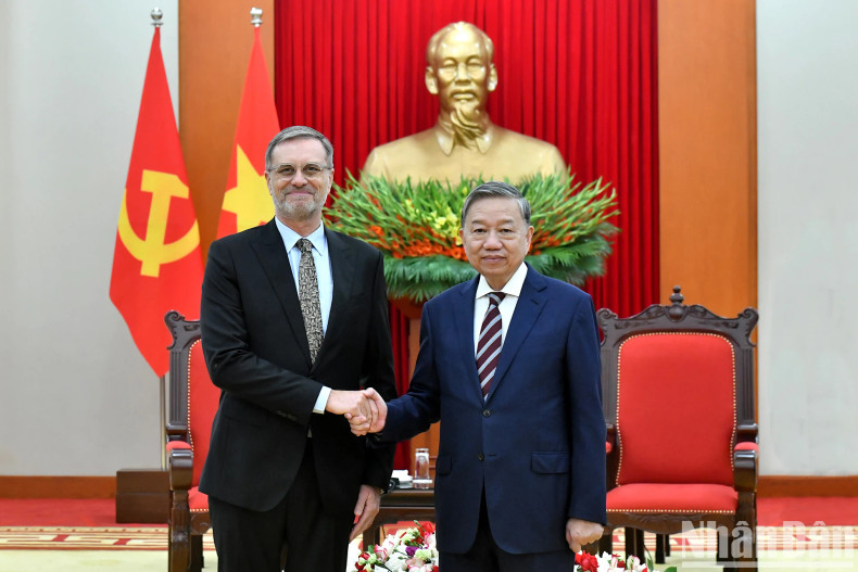 Party General Secretary To Lam and French Ambassador to Vietnam Olivier Brochet.