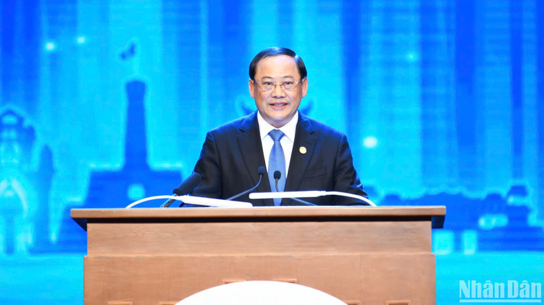 Lao Prime Minister Sonexay Siphandone speaks at the opening ceremony of the P4G 2025 Summit. (Photo: DUY LINH)
