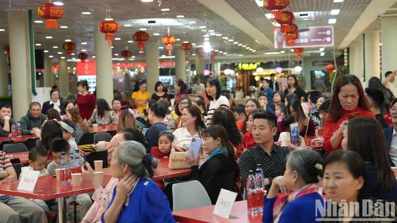 This event provides Vietnamese residents living and working at Incentra a chance to connect, meet, and celebrate the traditional Lunar New Year together. It is a cherished tradition that reaffirms that, no matter where they are, Vietnamese people always remember their homeland and roots, especially during the transition from the old year to the new one. This event provides Vietnamese residents living and working at Incentra a chance to connect, meet, and celebrate the traditional Lunar New Year together. It is a cherished tradition that reaffirms that, no matter where they are, Vietnamese people always remember their homeland and roots, especially during the transition from the old year to the new one.