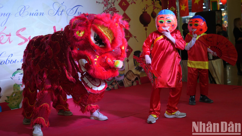 The Ambassador wishes all Vietnamese a happy and prosperous New Year 2025 with good health and greater success in life, as the nation enters a new era – the era of the nation’s rise. The Ambassador wishes all Vietnamese a happy and prosperous New Year 2025 with good health and greater success in life, as the nation enters a new era – the era of the nation’s rise.