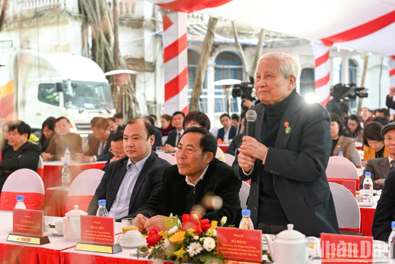 Veteran journalist Ha Dang, former member of the PCC, former Head of the PCC’s Commission for Ideology and Culture, and former Editor-in-Chief of Nhan Dan Newspaper, delivers a speech at the conference.