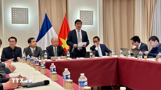 Tran Manh Hung, Chief Representative of the Viet Nam Science and Technology Office in France speaks at the launch ceremony. (Photo: VNA)